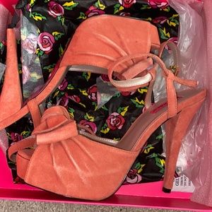 Betsy Johnson heels 👠